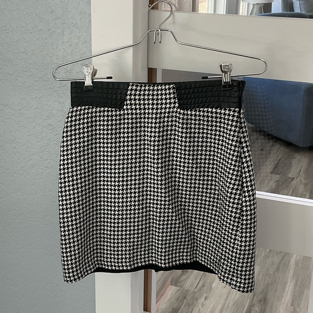 Zara Classic Black and White Tweed Houndstooth Skirt size xs